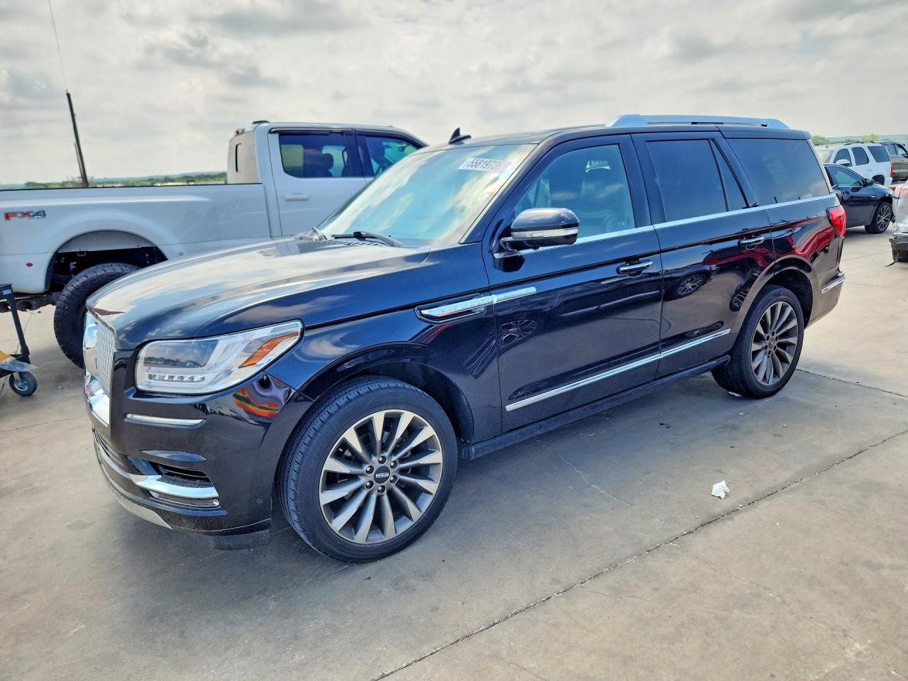 2020 Lincoln Navigator Reserve, VIN 5LMJJ2KT1LEL04412 — Rear end
