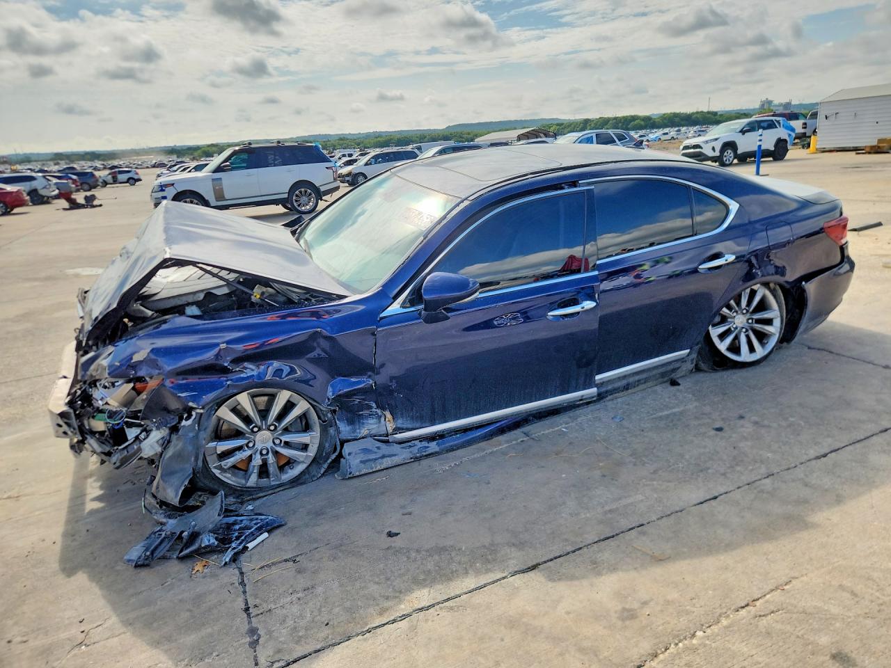 2013 Lexus LS 460, VIN JTHCL5EF8D5017571 — Front end