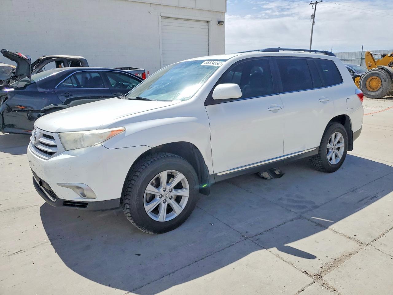 2013 Toyota Highlander SE, VIN 5TDBK3EH8DS235977 — Undercarriage