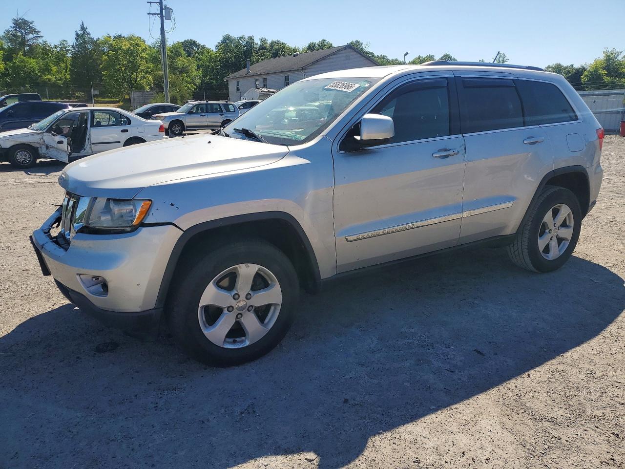 2013 Jeep Grand Cherokee Laredo, VIN 1C4RJFAG5DC615487 — Front end