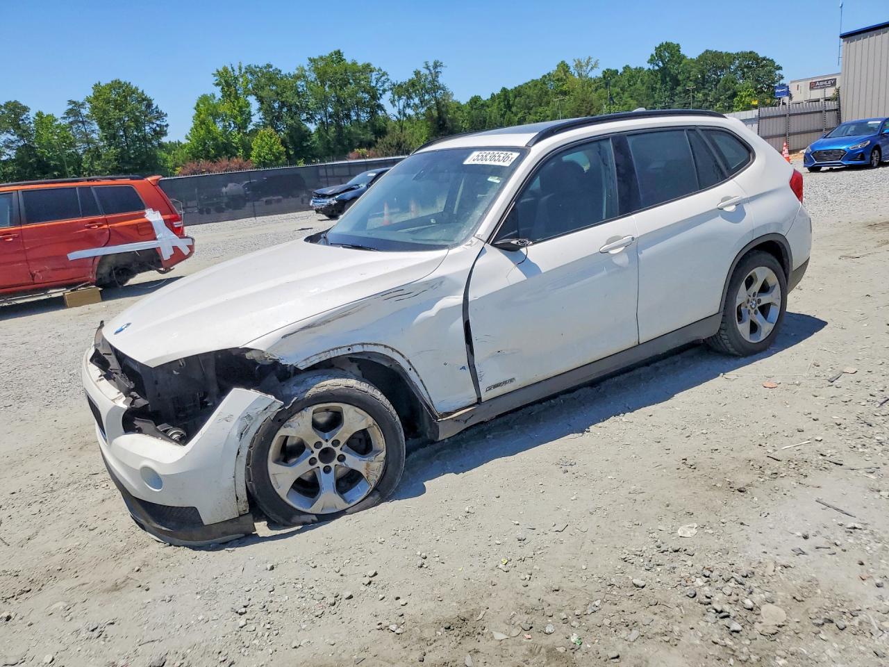 2015 BMW X1 sDrive28i, VIN WBAVM1C53FVZ94420 — Front end