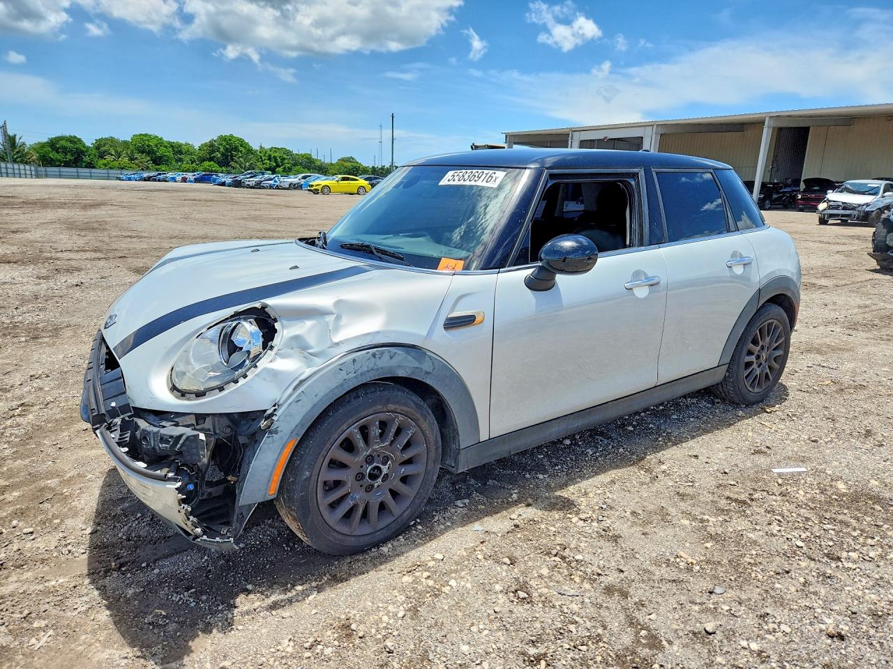 2017 MINI Hardtop 4 Door Cooper, VIN WMWXU1C35H2F77492 — Front end