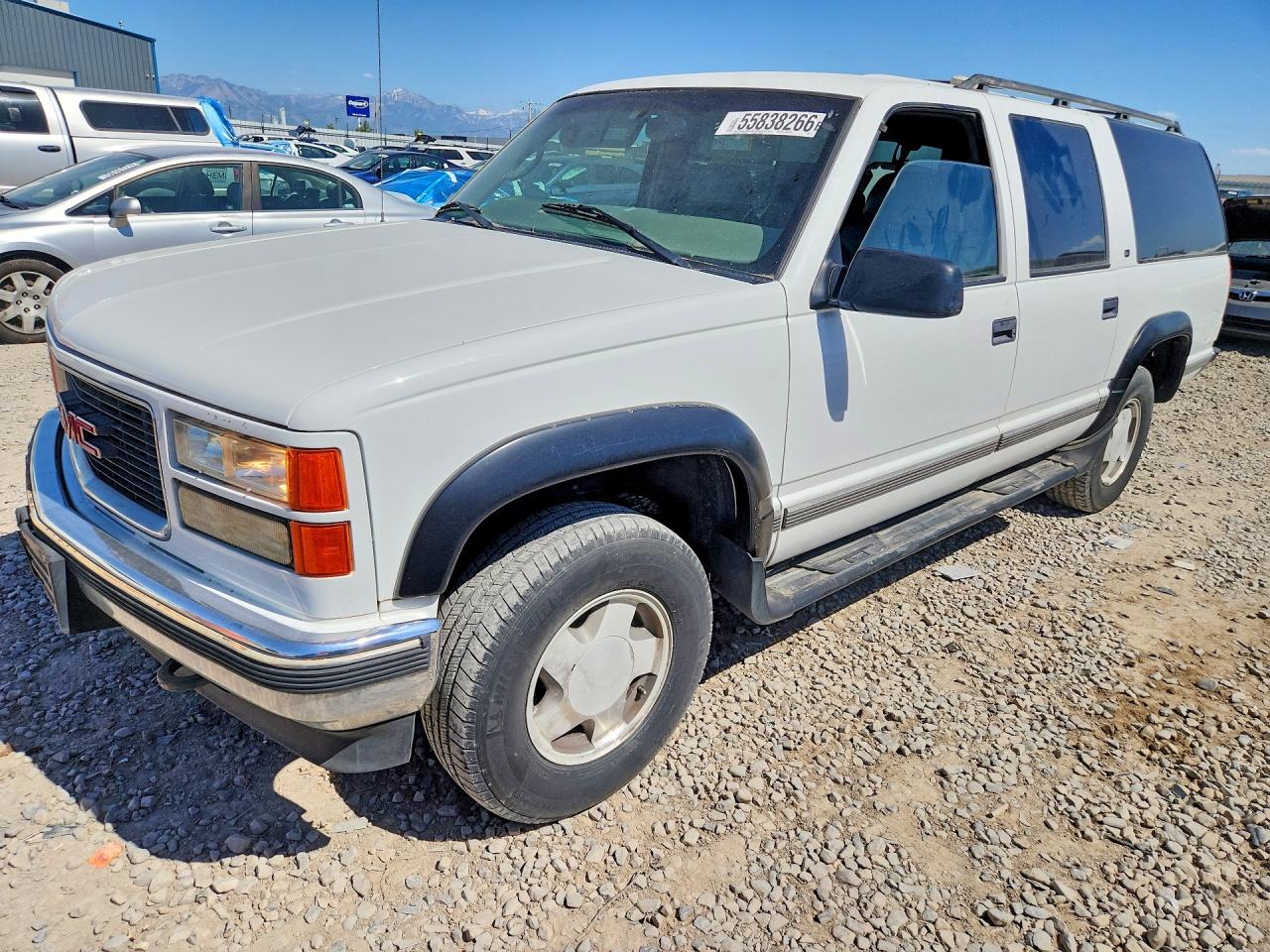 1998 GMC Suburban, VIN 3GKFK16R4WG501417 — Minor dents and scratches
