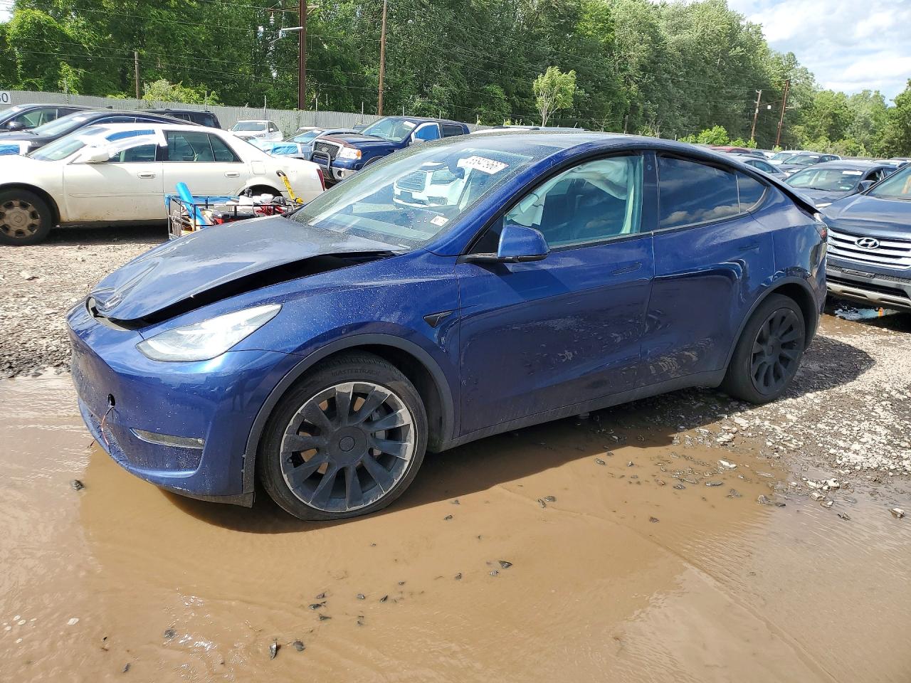 2021 Tesla Model Y Long Range, VIN 5YJYGDEE3MF266226 — Side