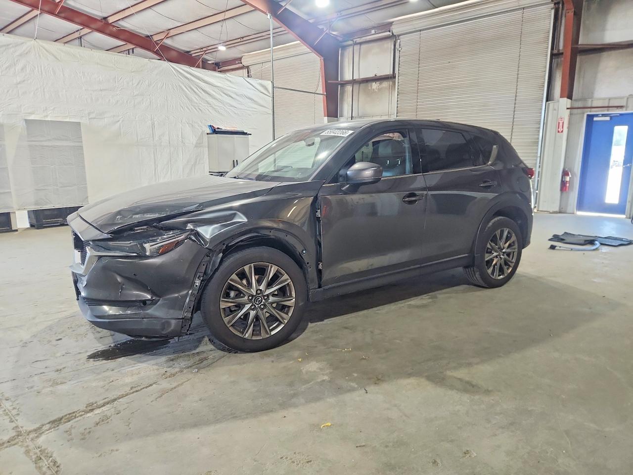 2021 Mazda CX-5 Signature, VIN JM3KFBEY0M0469622 — Front end