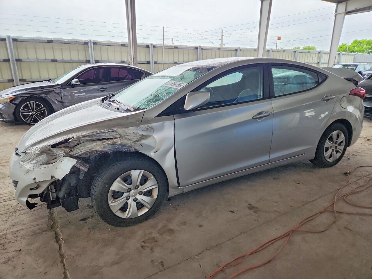 2016 Hyundai Elantra SE, VIN 5NPDH4AE1GH740200 — Front end