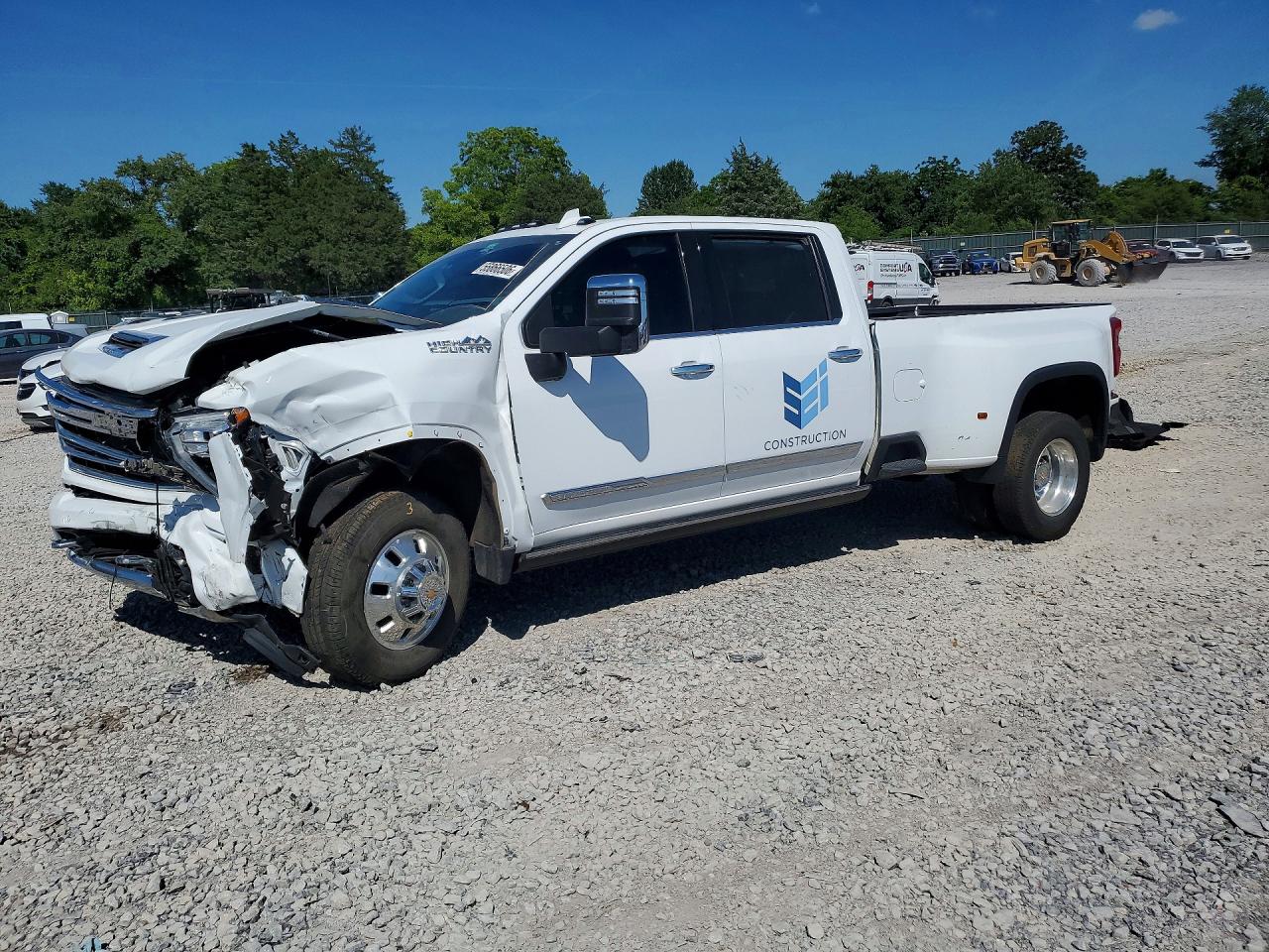 2024 Chevrolet Silverado 3500HD High Country, VIN 1GC4YVEY5RF109408 — Перед