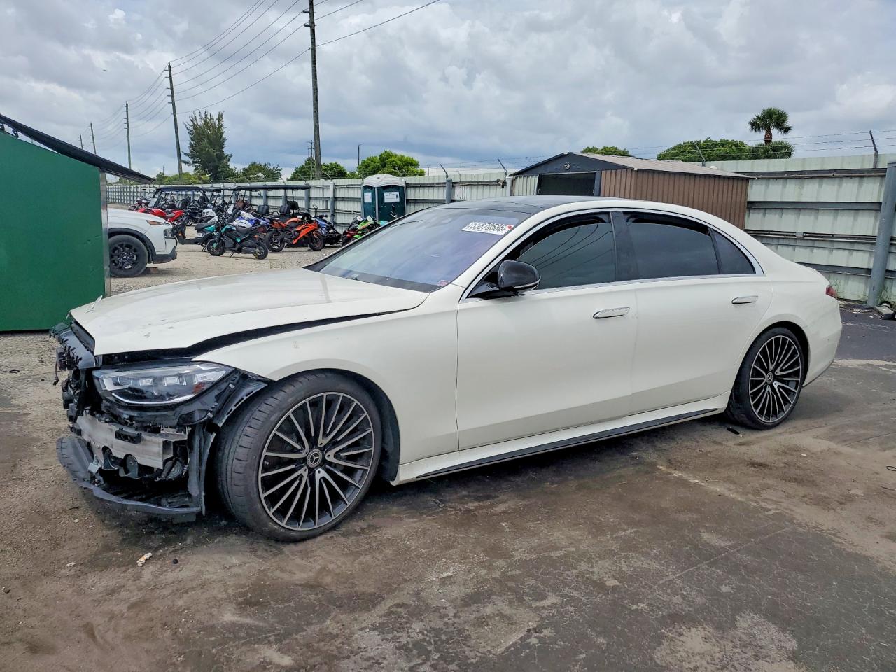 2022 Mercedes-Benz S 580, VIN W1K6G7GB2NA156750 — Front end