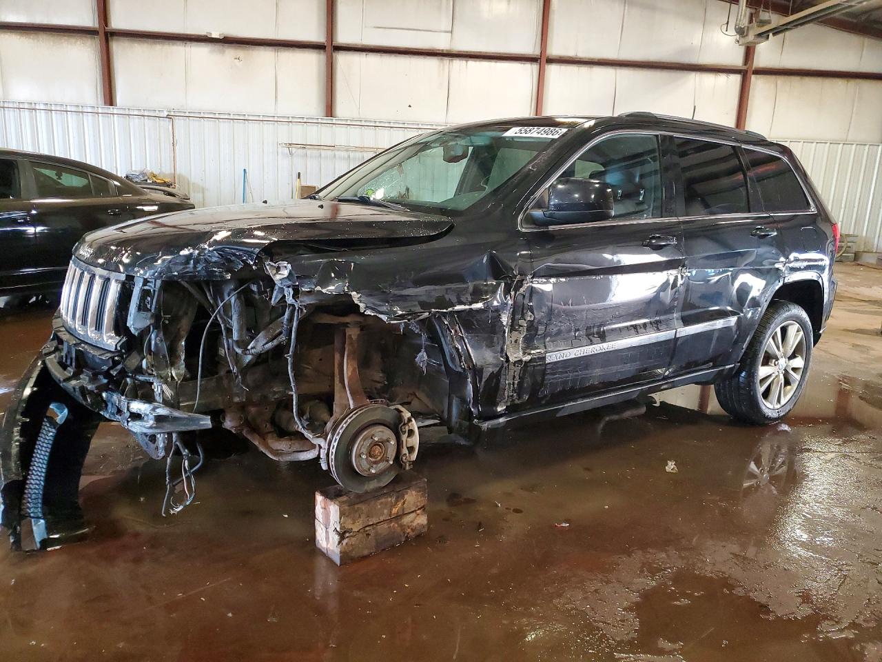 2013 Jeep Grand Cherokee Laredo, VIN 1C4RJFAG7DC544230 — Front end