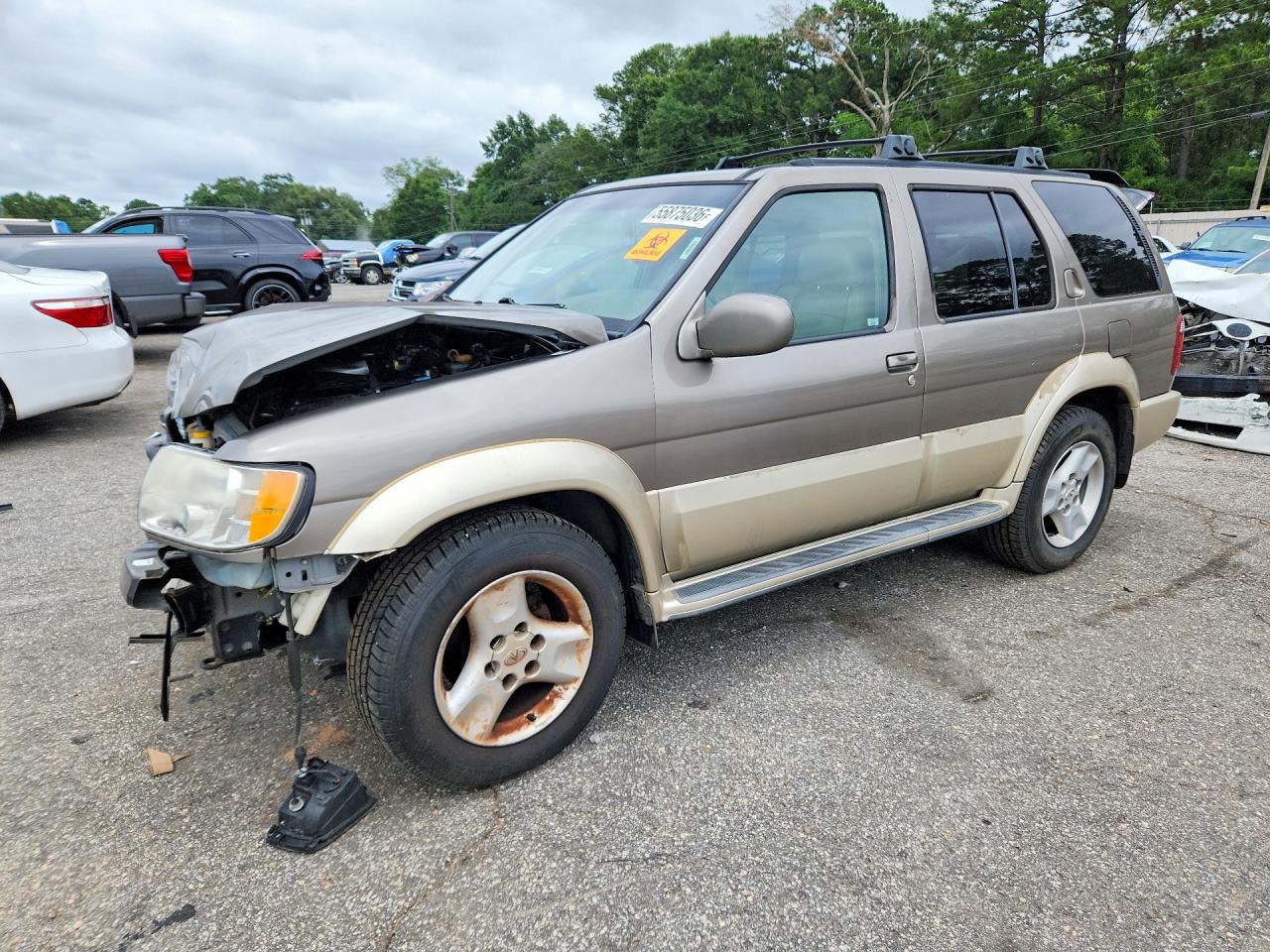 2002 Infiniti QX4 Luxury, VIN JNRDR09X22W212499 — Front end