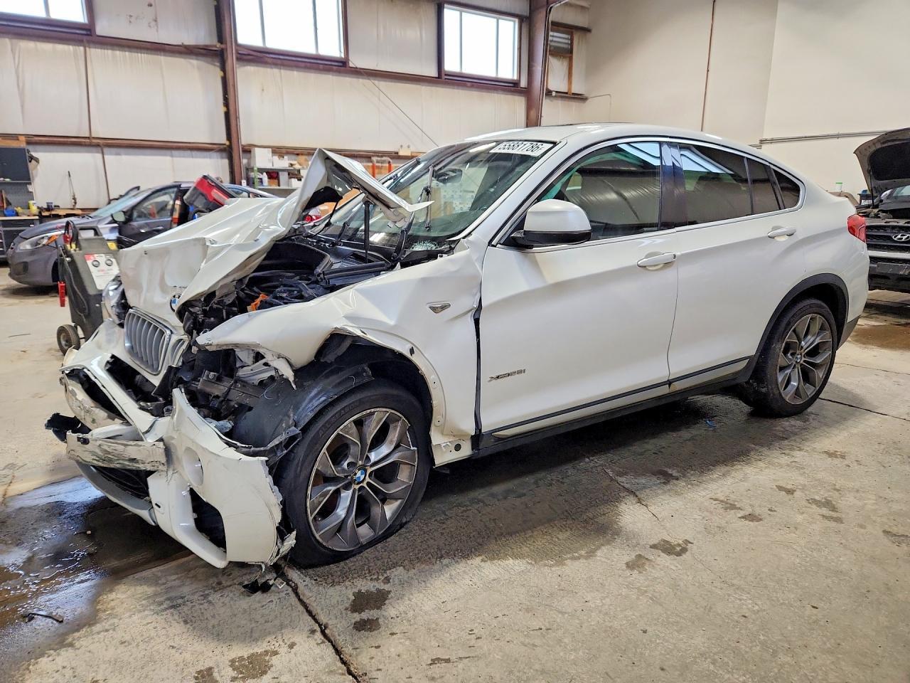 2016 BMW X4 xDrive28i, VIN 5UXXW3C5XG0R19888 — Перед