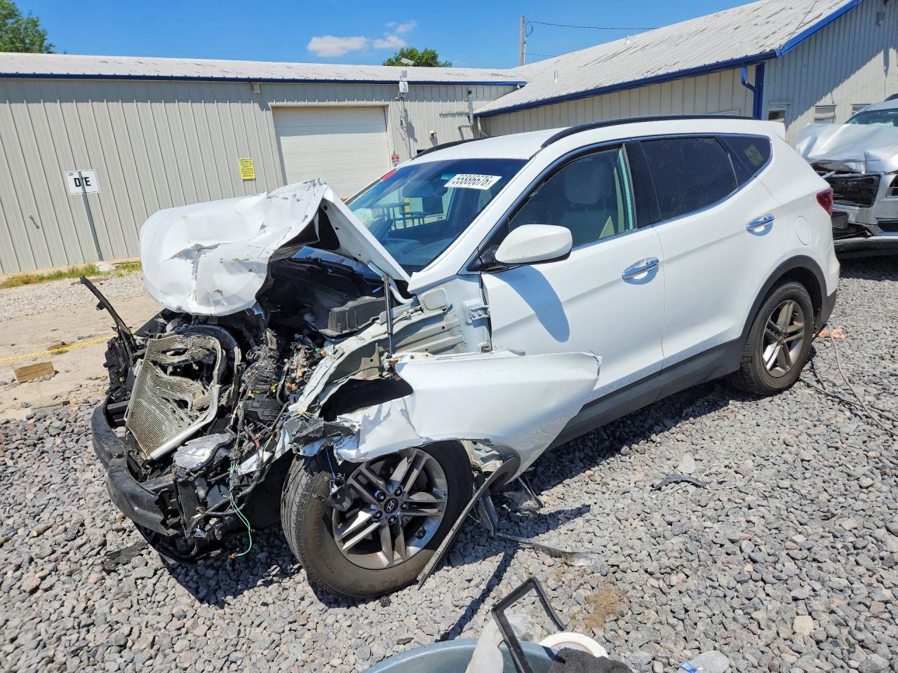 2017 Hyundai Santa Fe 2.4L, VIN 5NMZU3LB6HH000185 — Front end