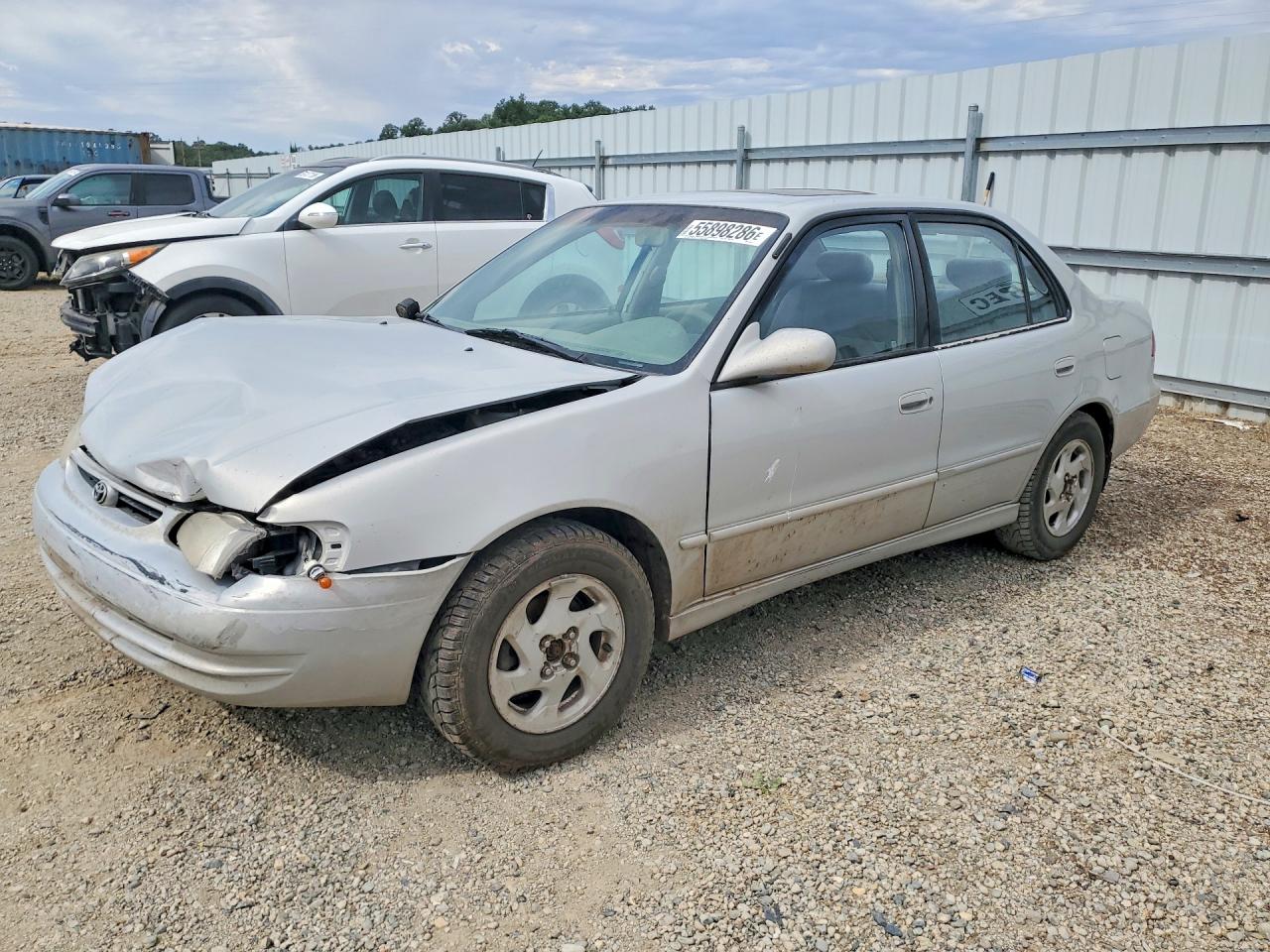 2000 Toyota Corolla LE, VIN 1NXBR18E4YZ378326 — Front end