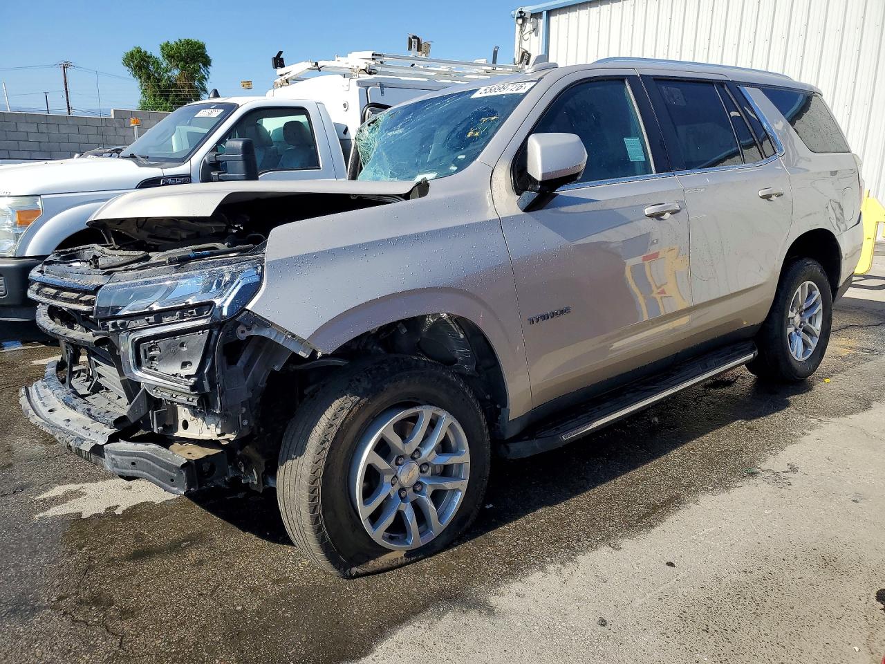 2023 Chevrolet Tahoe LT, VIN 1GNSCNKD4PR395262 — Перед