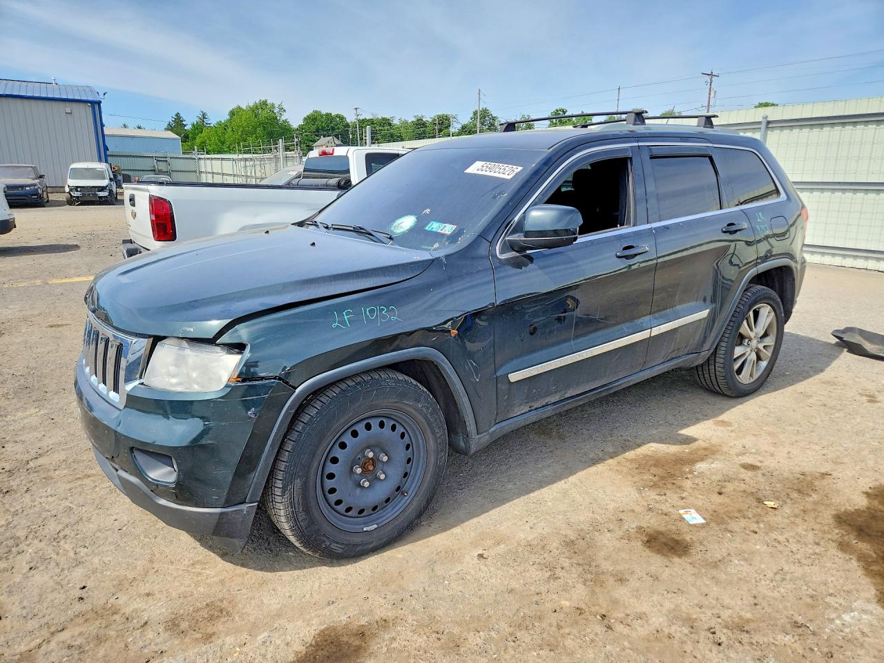 2013 Jeep Grand Cherokee Laredo, VIN 1C4RJFAG5DC502381 — Front end