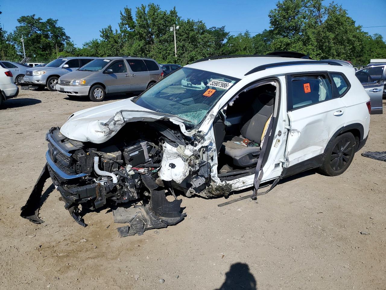 2024 Volkswagen Taos S, VIN 3VV5X7B21RM131667 — Front end