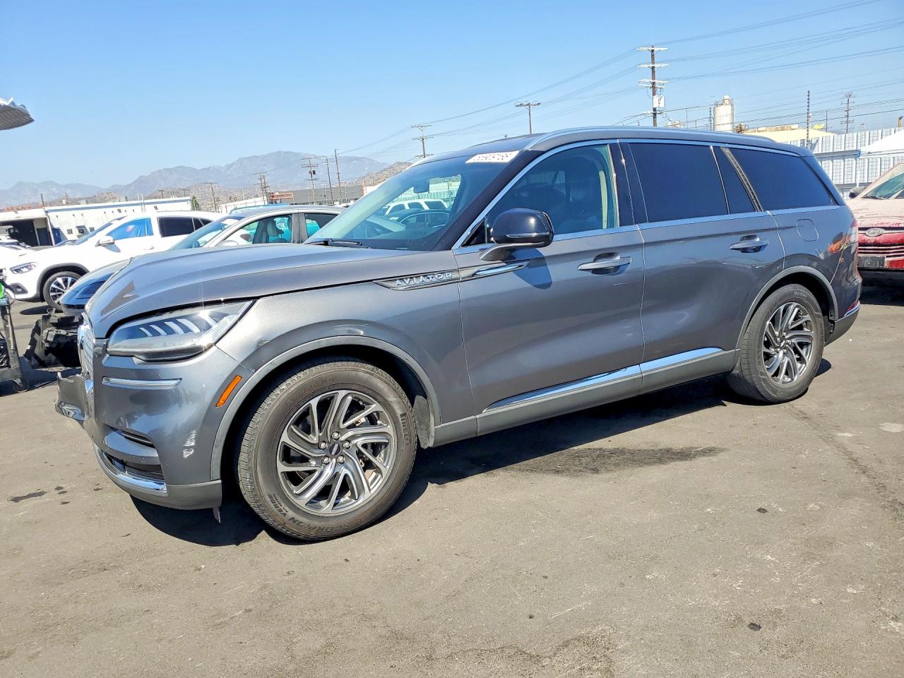 2021 Lincoln Aviator Standard, VIN 5LM5J6WC3MGL09118 — Front end