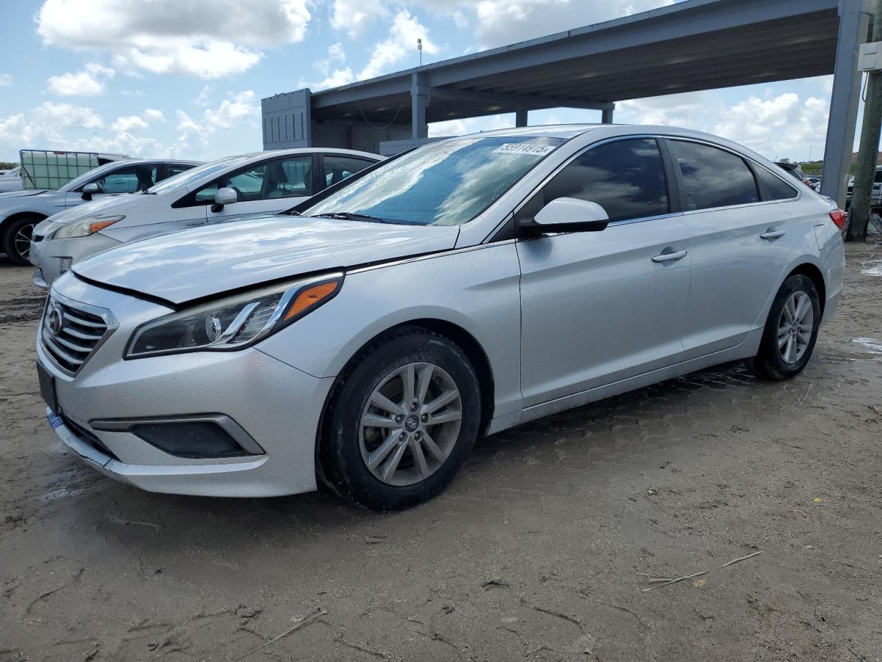 2016 Hyundai Sonata SE, VIN 5NPE24AF9GH352565 — Auction photo 1 of 12