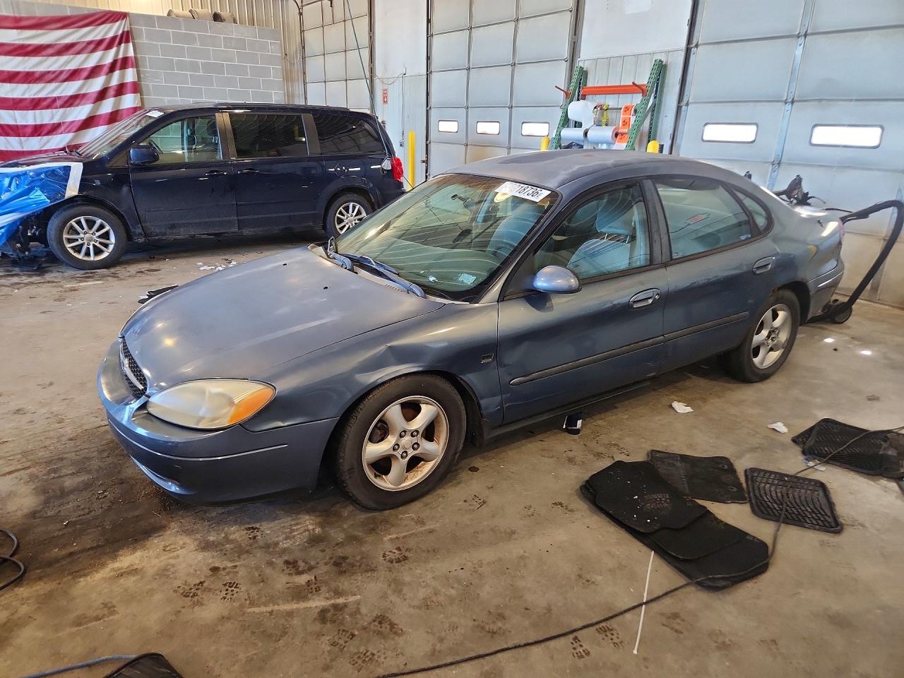 2000 Ford Taurus SES, VIN 1FAFP55S7YA286387 — Front end