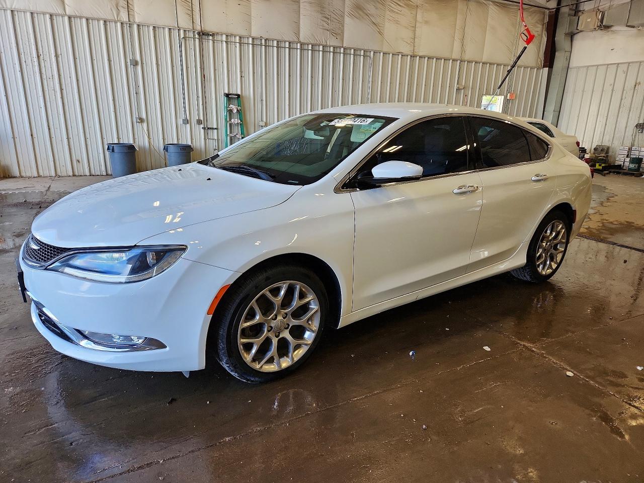 2015 Chrysler 200 C, VIN 1C3CCCCG9FN728012 — Бок