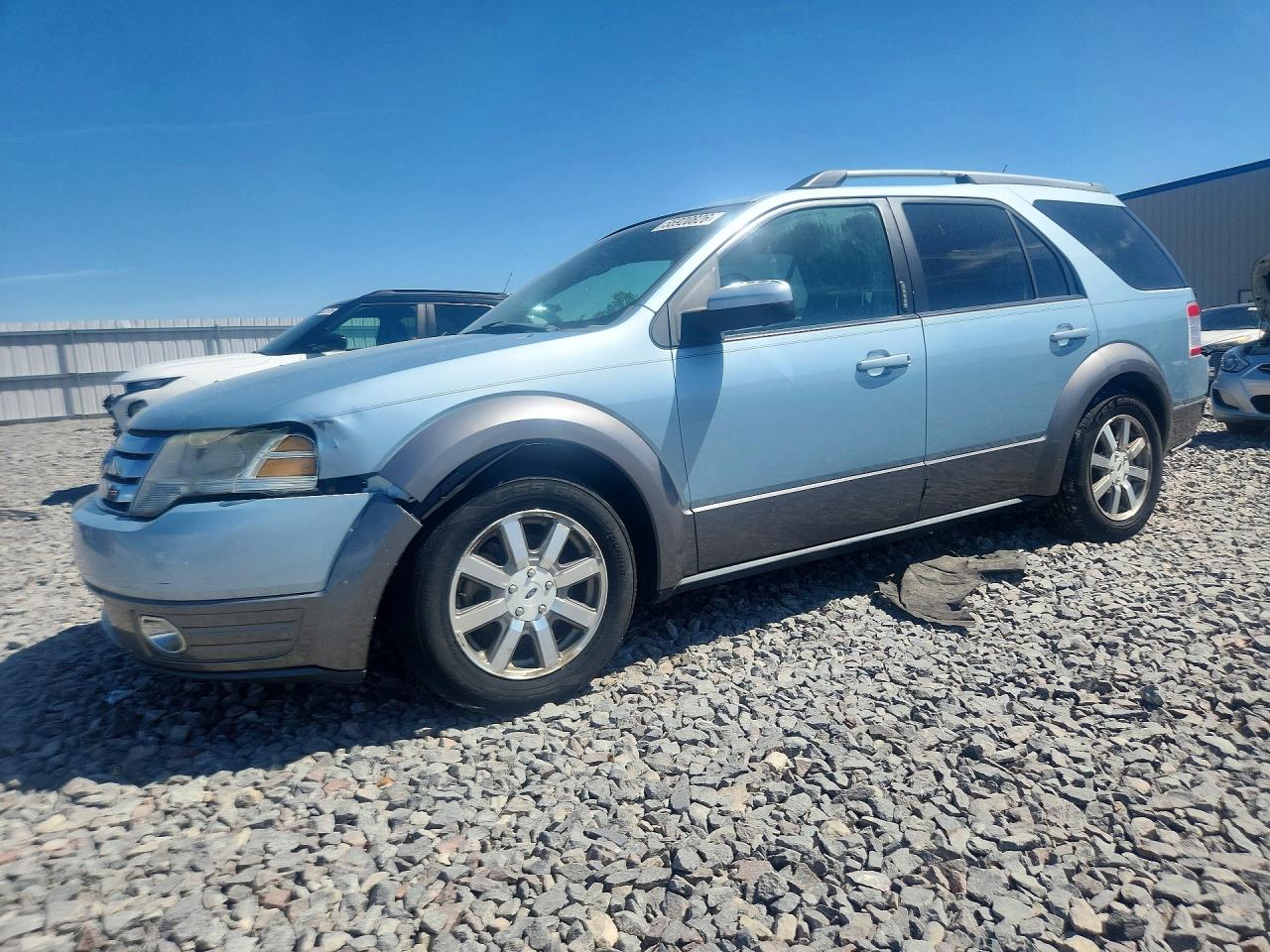 2008 Ford Taurus X SEL, VIN 1FMDK05WX8GA38553 — Front end