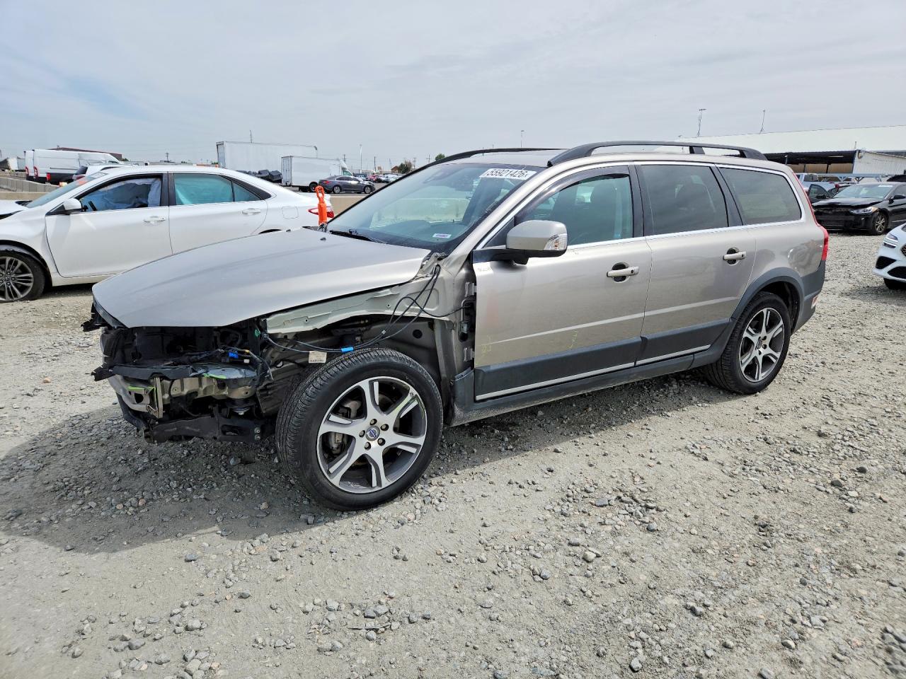 2012 Volvo XC70 T6, VIN YV4902BZ5C1119933 — Front end