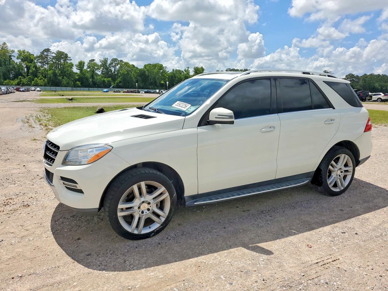 2013 Mercedes-Benz M 350, VIN 4JGDA5HB3DA249194 — Minor dents and scratches