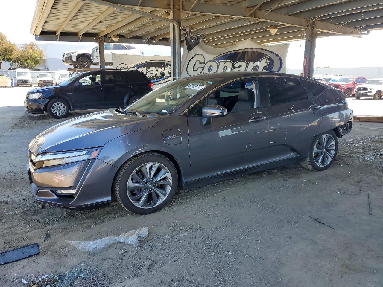 2018 Honda Clarity, VIN JHMZC5F18JC009233 — Rear end