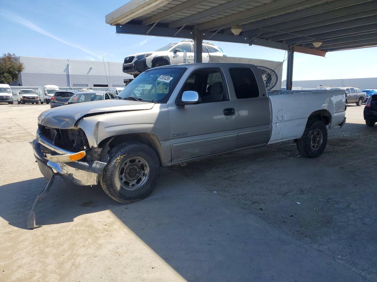 2000 Chevrolet Silverado 2500 LS, VIN 1GCGC29U1YE294563 — Front end