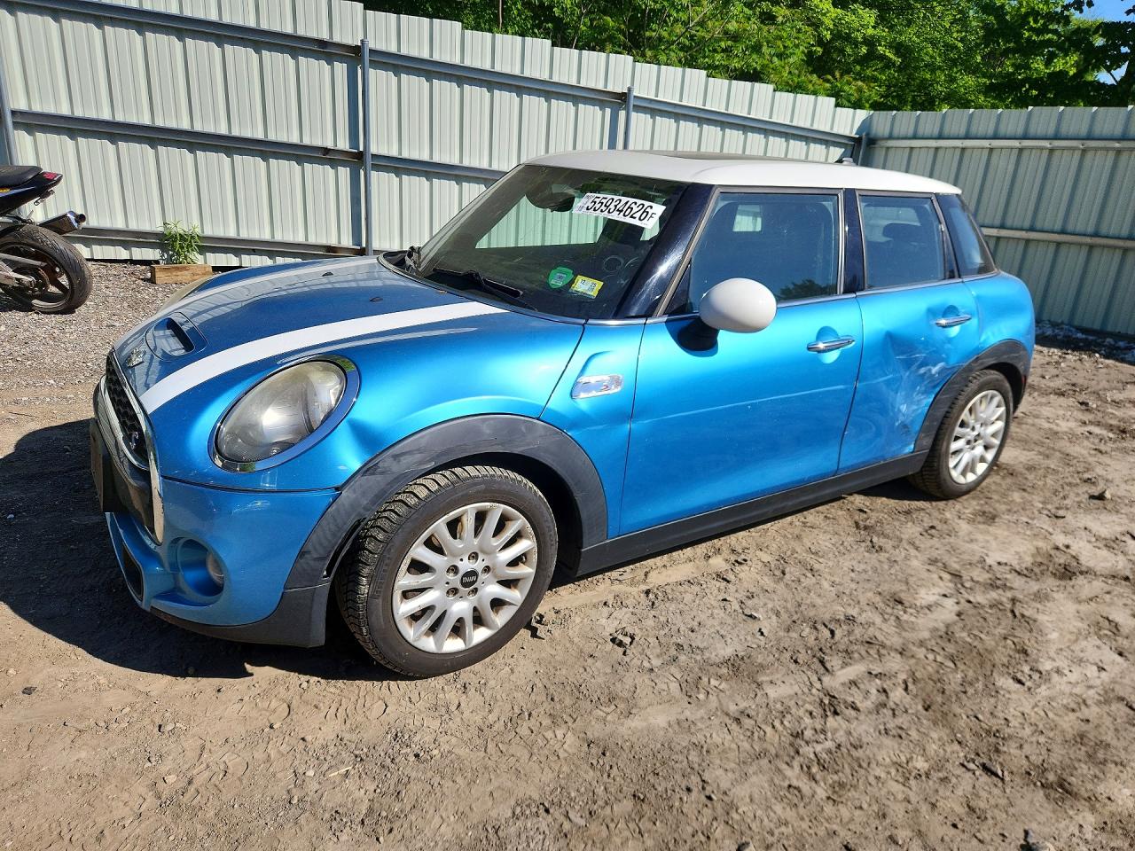 2015 MINI Hardtop 4 Door S, VIN WMWXU3C56F2B59159 — Side