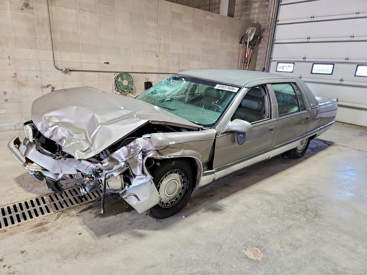 1995 Cadillac Fleetwood, VIN 1G6DW52P1SR704510 — Front end