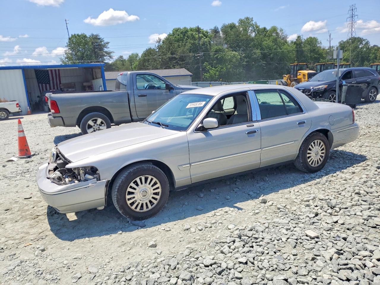 2006 Mercury Grand Marquis LS Premium, VIN 2MEFM75W56X629038 — Перед