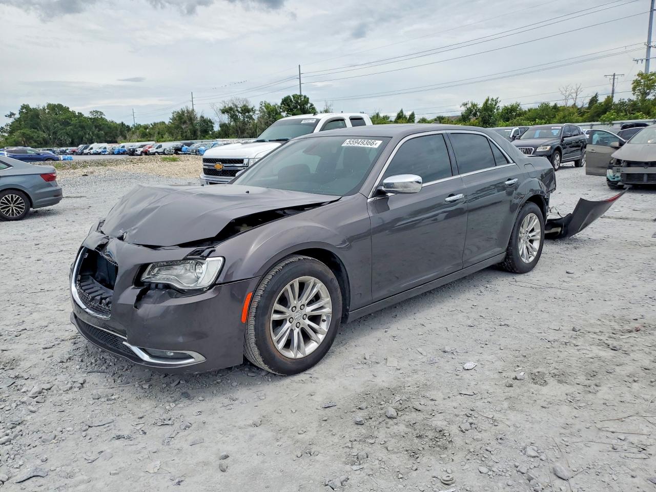 2015 Chrysler 300 C, VIN 2C3CCAEG0FH920672 — Перед