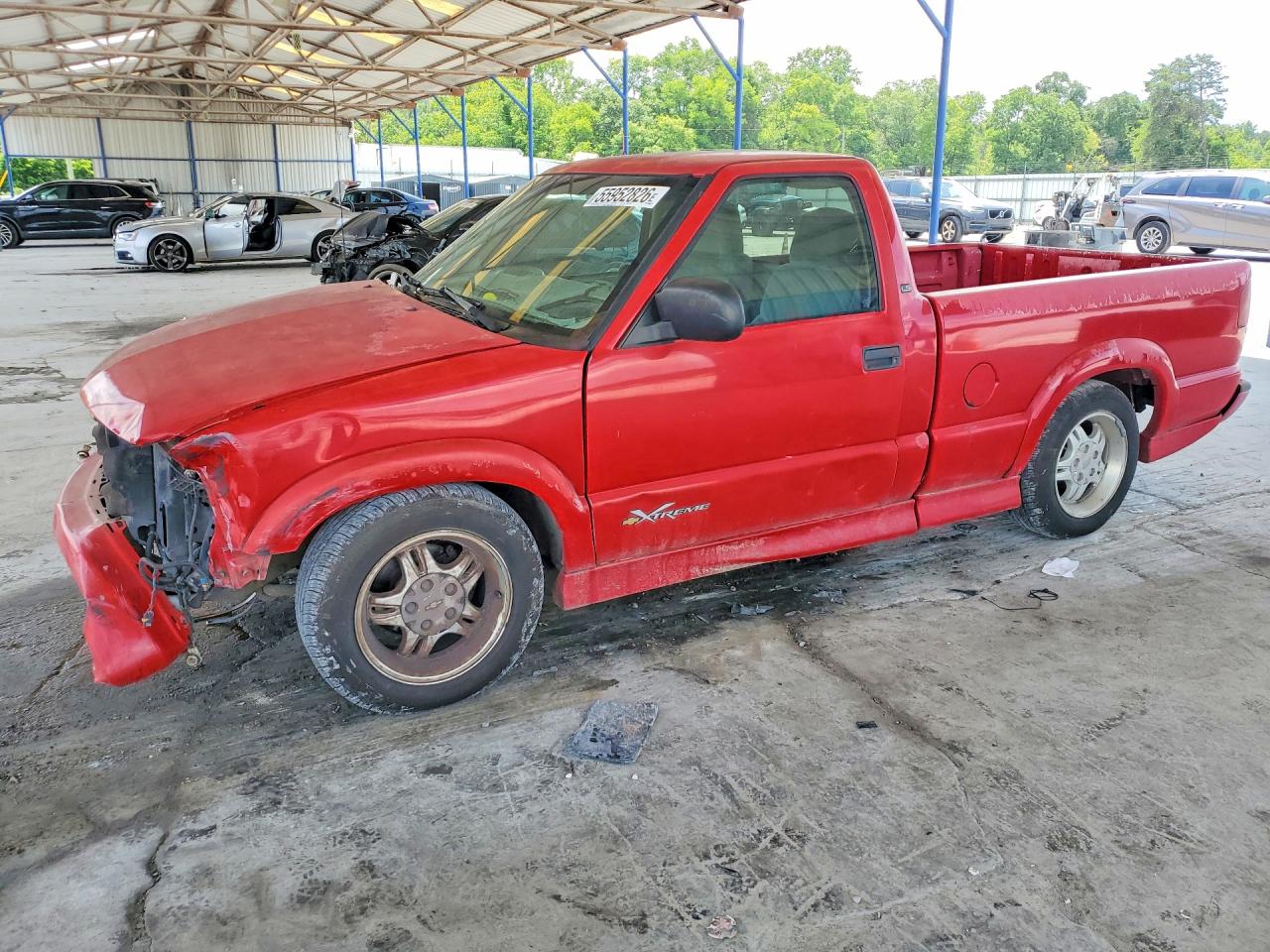 2000 Chevrolet S-10 LS Xtreme, VIN 1GCCS14W2Y8156159 — Front end