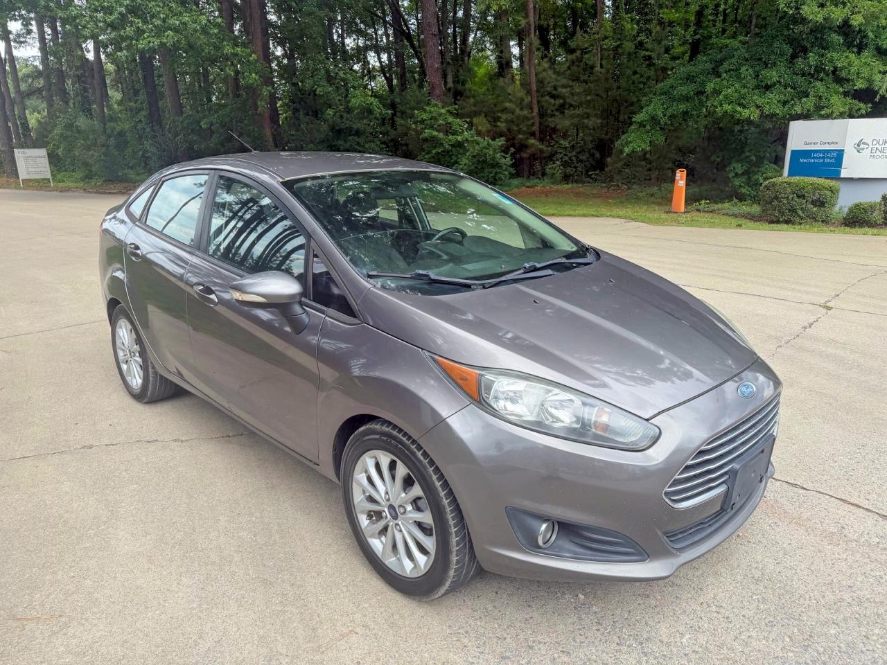 2014 Ford Fiesta SE, VIN 3FADP4BJ9EM203652 — Minor dents and scratches