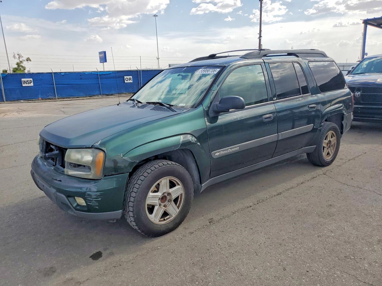 2003 Chevrolet TrailBlazer EXT LT, VIN 1GNES16S136244103 — Front end