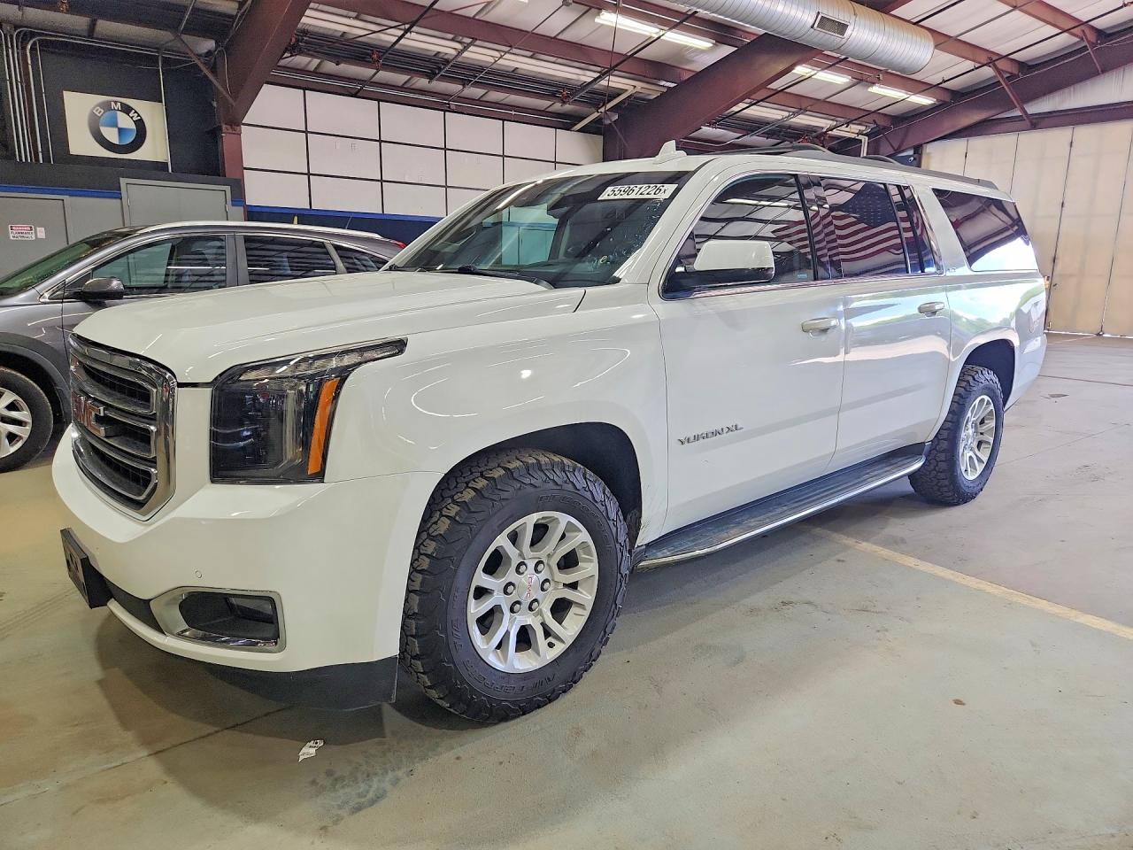 2017 GMC Yukon XL SLT, VIN 1GKS2GKC1HR186369 — Minor dents and scratches