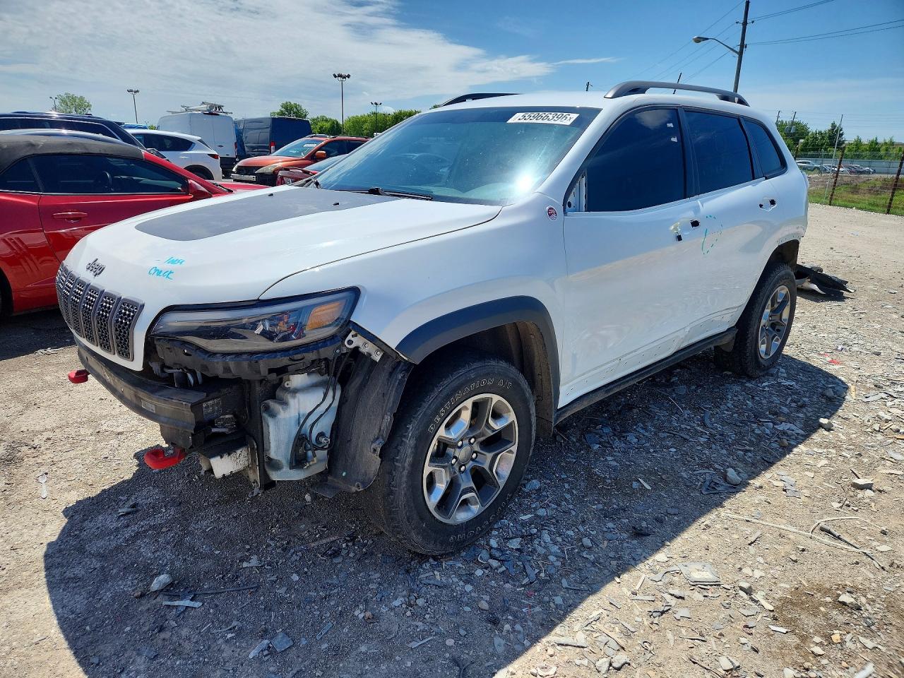2019 Jeep Cherokee Trailhawk, VIN 1C4PJMBX4KD361532 — Front end