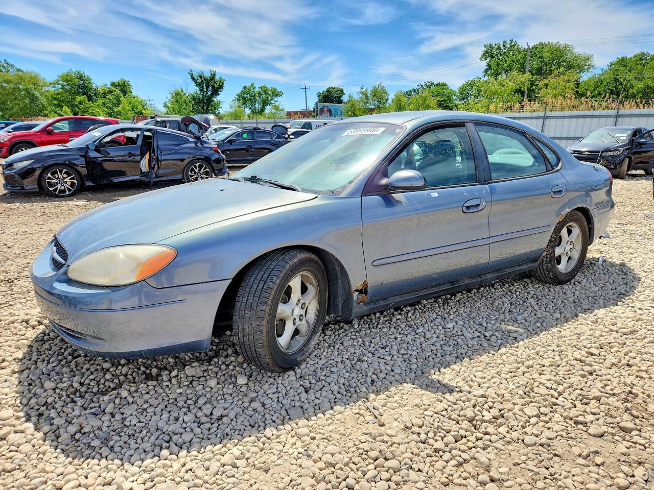 2000 Ford Taurus SE, VIN 1FAFP53U5YG259500 — Front end