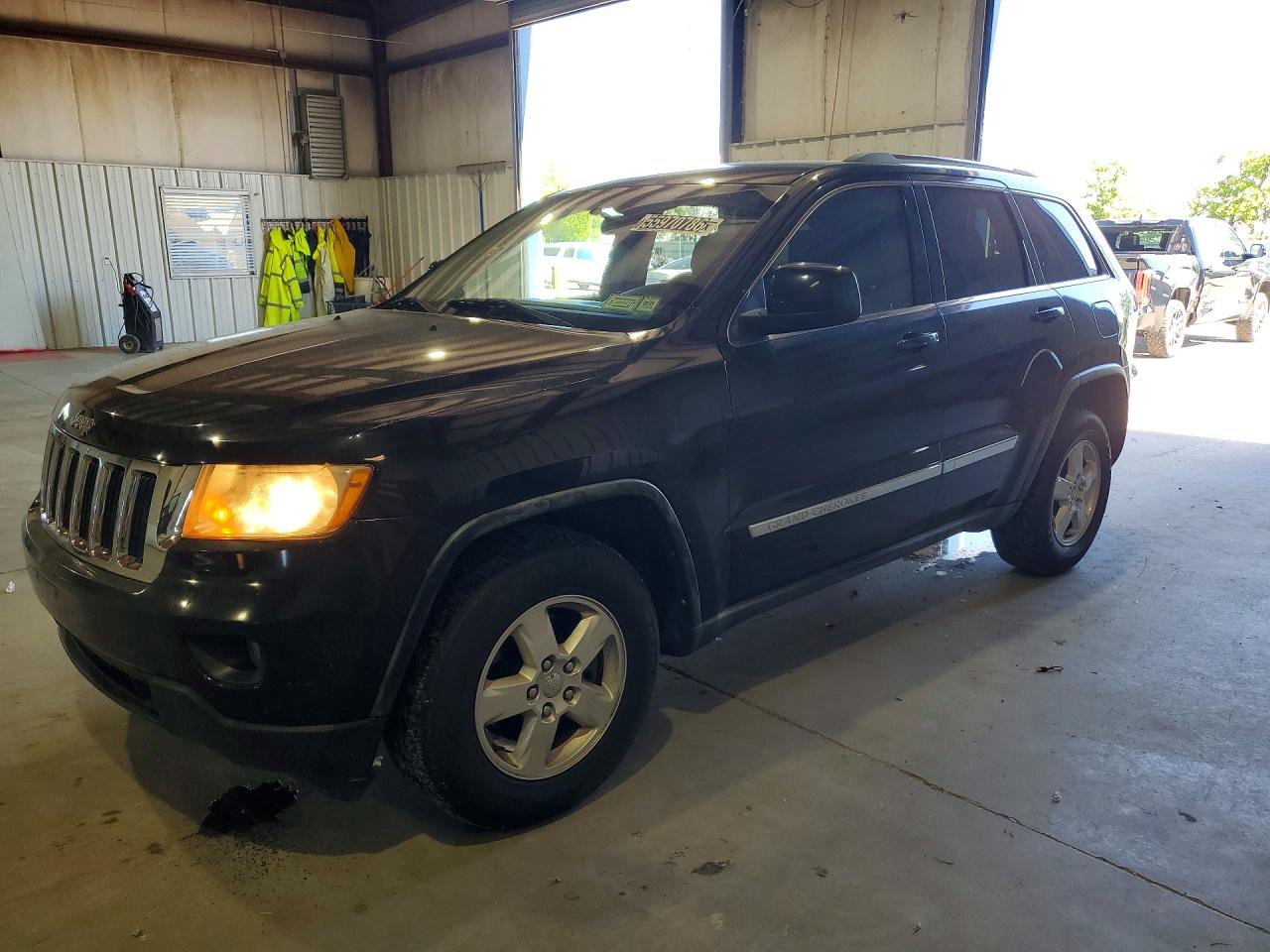 2011 Jeep Grand Cherokee Laredo, VIN 1J4RS4GGXBC577867 — Normal wear