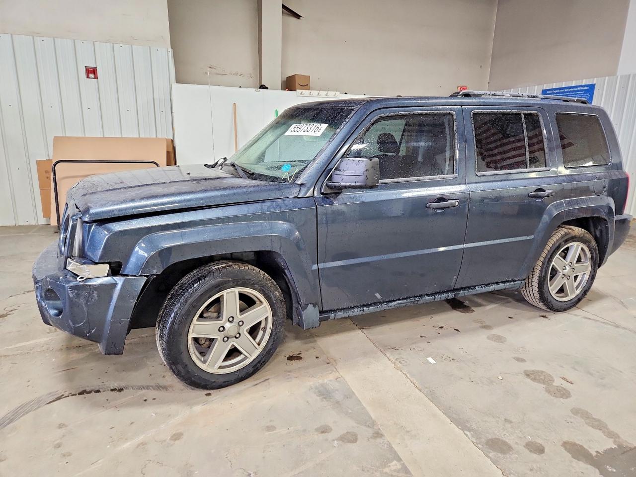 2008 Jeep Patriot Sport, VIN 1J8FF28W88D608049 — Перед