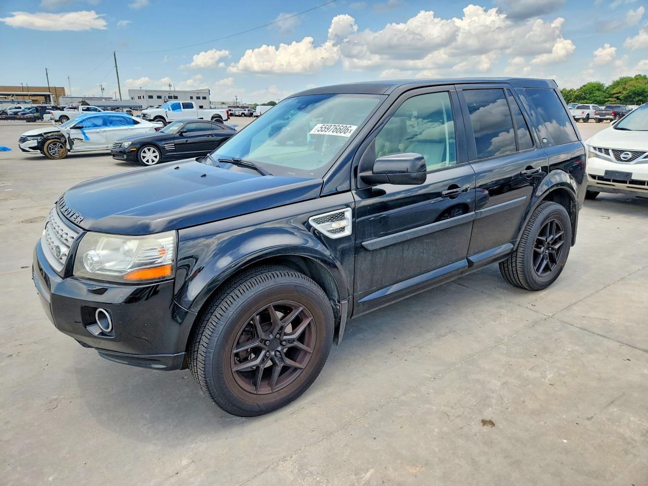 2014 Land Rover LR2, VIN SALFR2BG9EH382360 — Side