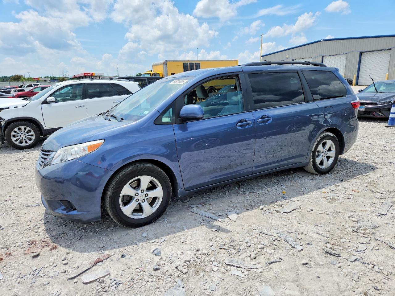 2015 Toyota Sienna LE, VIN 5TDKK3DCXFS613354 — Front end