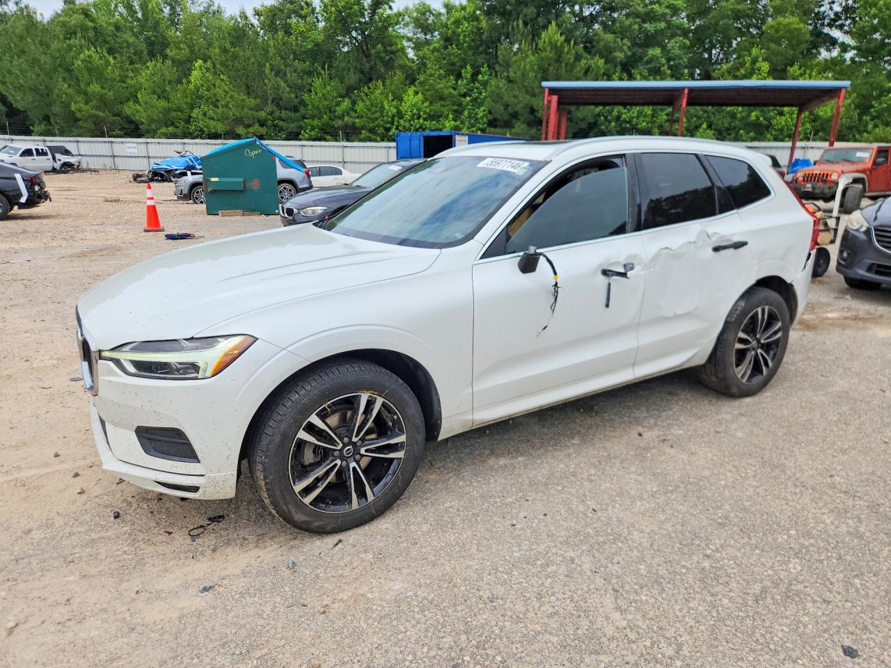 2020 Volvo XC60 Momentum, VIN YV4102RK6L1561819 — Бок
