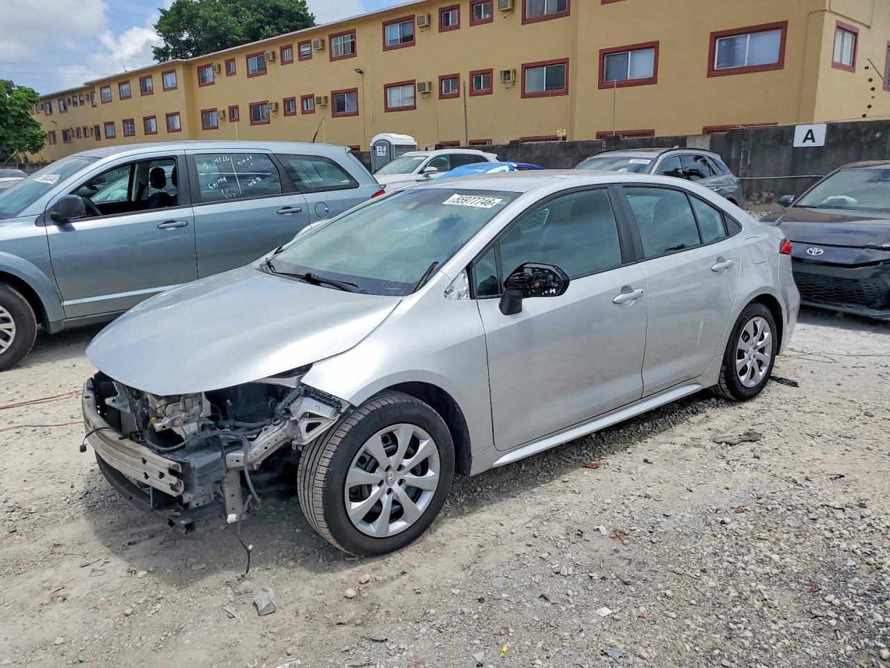 2022 Toyota Corolla LE, VIN 5YFEPMAE4NP369704 — Front end