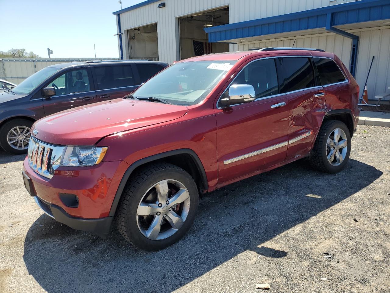 2013 Jeep Grand Cherokee Overland, VIN 1C4RJFCT3DC545367 — Side