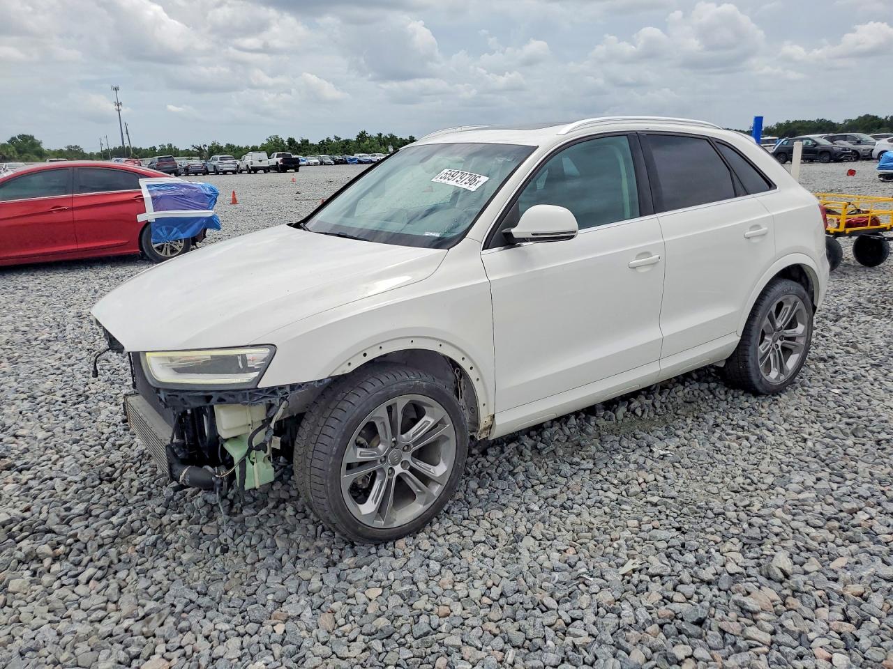 2015 Audi Q3 Premium Plus, VIN WA1BFCFS2FR000386 — Front end
