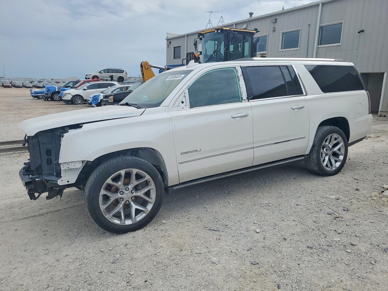 2018 GMC Yukon XL Denali, VIN 1GKS2HKJXJR124009 — Перед