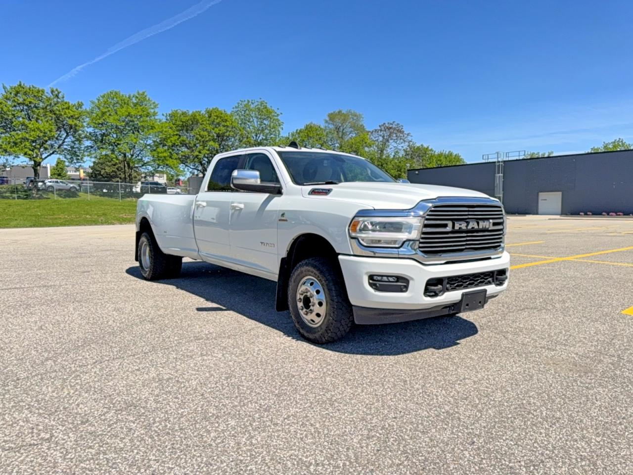 2023 Ram 3500 Laramie, VIN 3C63RRJL1PG575320 — Мелкие вмятины и царапины