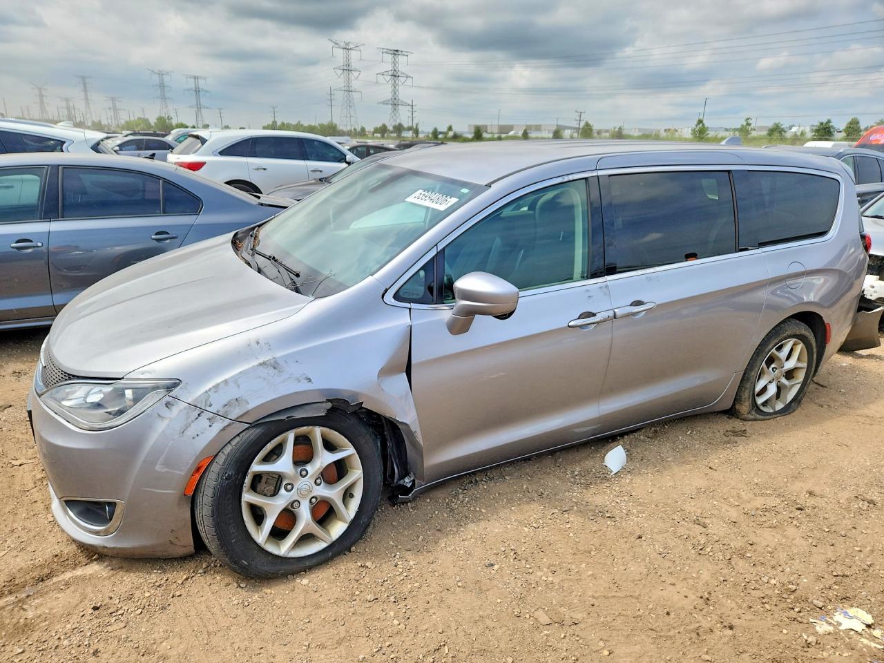 2018 Chrysler Pacifica Touring Plus, VIN 2C4RC1FG5JR277677 — Перед